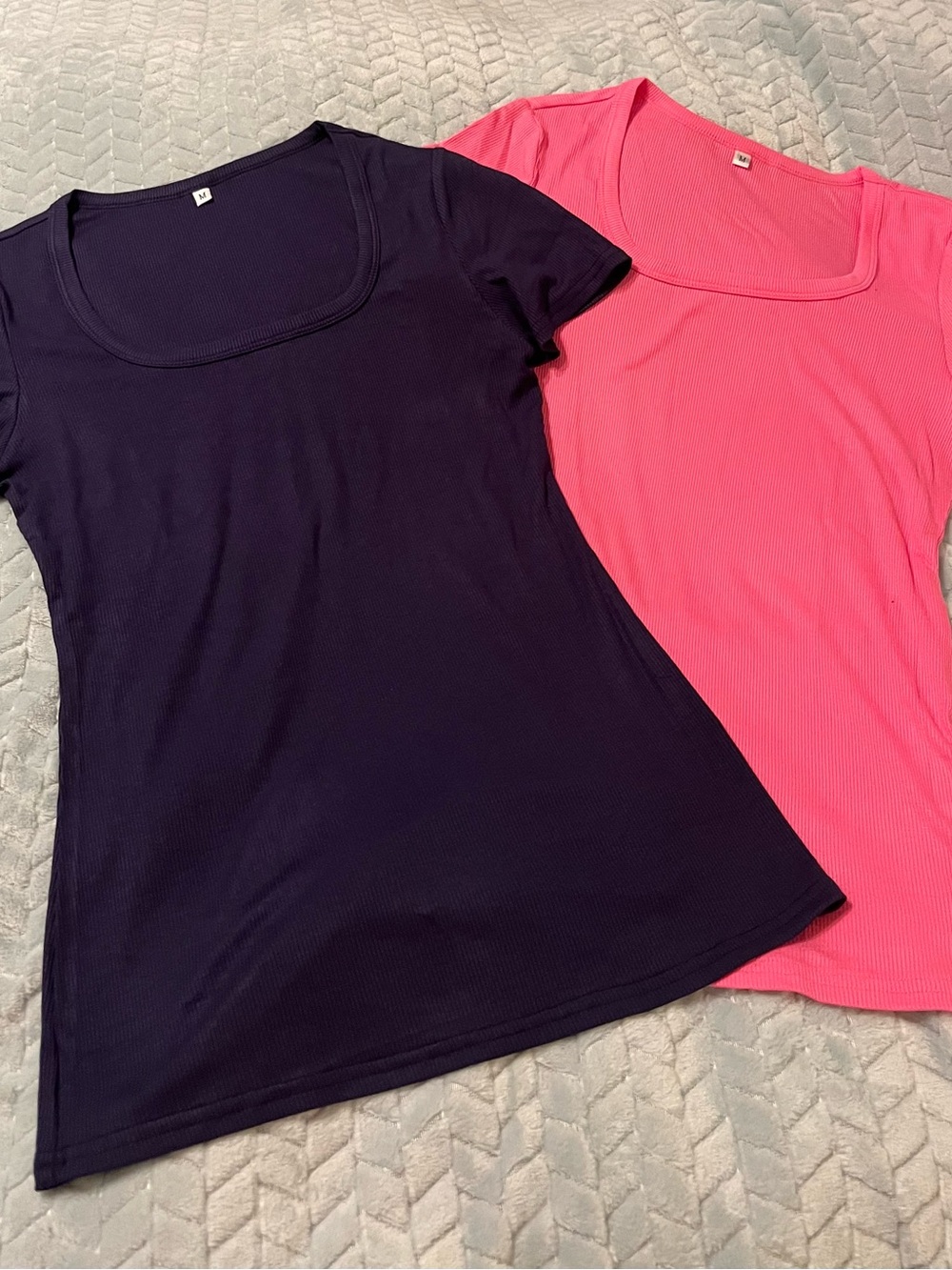 Bundle Women’s Navy and Pink Short Sleeve Scoop Neck Tops sz medium, never worn